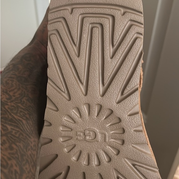 Brand new Ugg Boots, never worn. - Picture 4 of 5